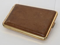 9386_Zigarettenetui_Leder_Metall.jpg