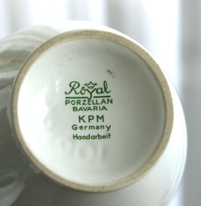 8750_Henkelvase_Porzellan_Royal_KPM_1964__H_23_cm-3.jpg