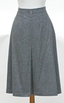 2678_Faltenrock_Kellerfalte_Gr._n._Massss__Wolle_Polyester_Viskose.jpg
