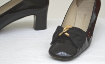 3854_Pumps_Lackleder_Ripsschleife_schw._1970er__Absatz_6_cm_Gr._6_1_2-2.jpg