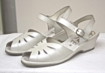 3943_Sandalette_hellgrau_metallic_Gr._39.jpg